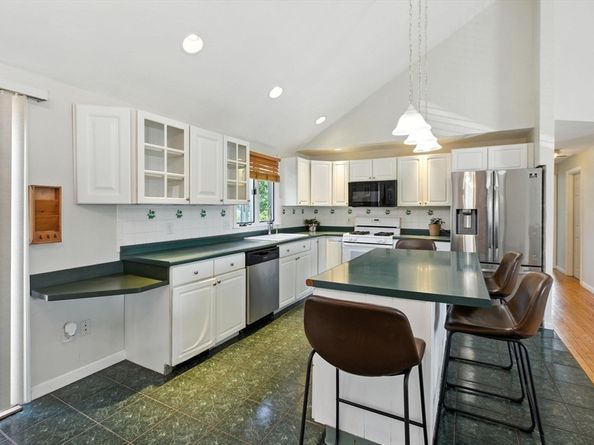 782 Bedford St, Whitman MA 02382