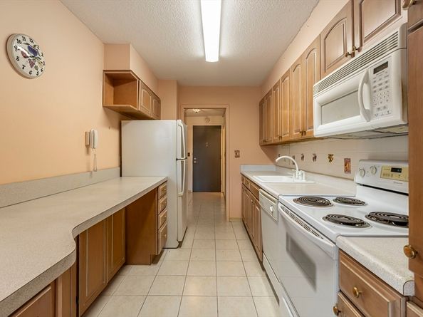 60 Longwood Ave. 403, Brookline MA 02446