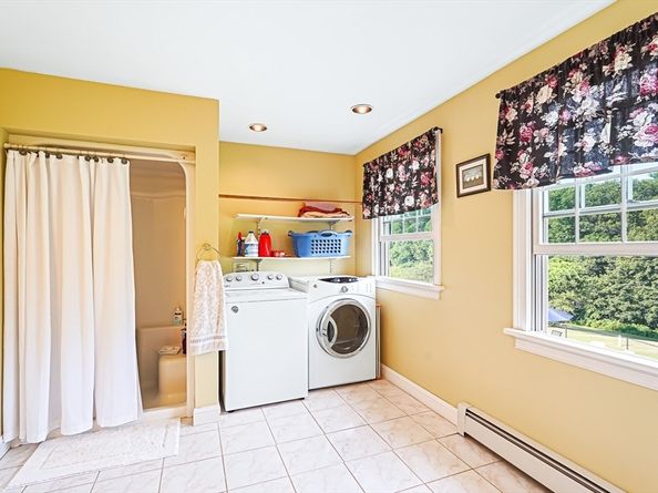 318 W Main St, Millbury MA 01527