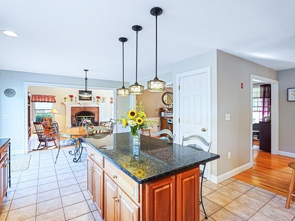 318 W Main St, Millbury MA 01527