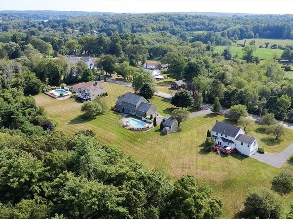 318 W Main St, Millbury MA 01527