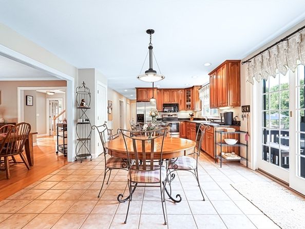 318 W Main St, Millbury MA 01527