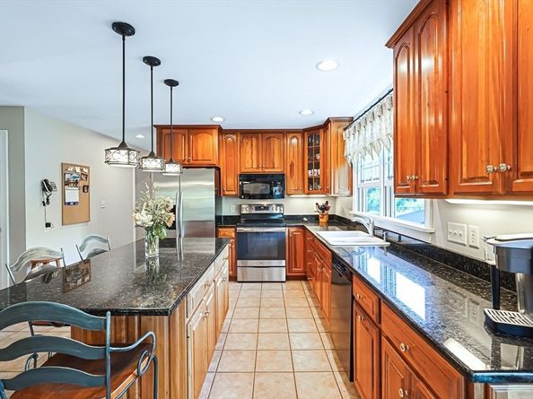318 W Main St, Millbury MA 01527