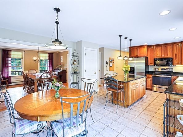318 W Main St, Millbury MA 01527