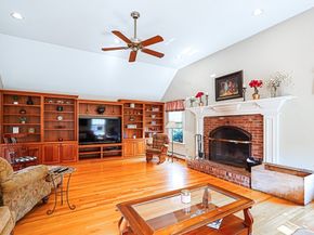 318 W Main St, Millbury MA 01527