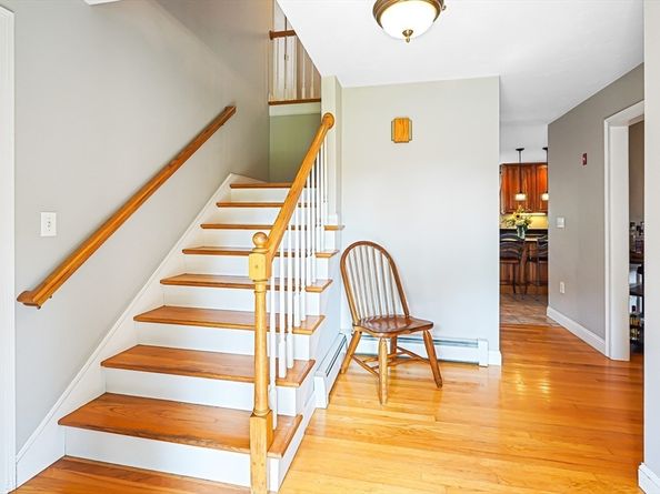318 W Main St, Millbury MA 01527