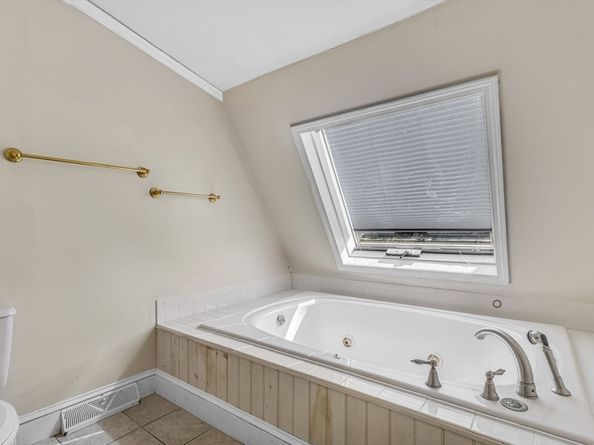 85 Fisher St, Medway MA 02053