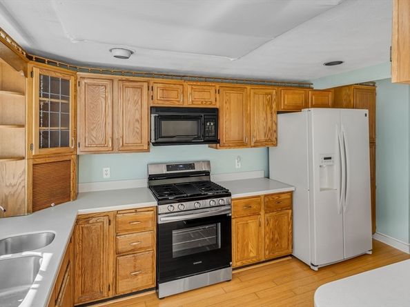 85 Fisher St, Medway MA 02053