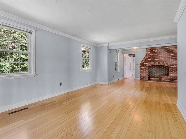 85 Fisher St, Medway MA 02053