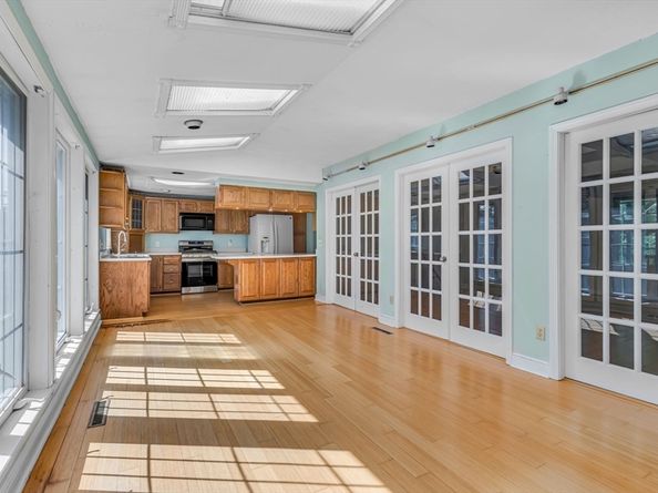 85 Fisher St, Medway MA 02053