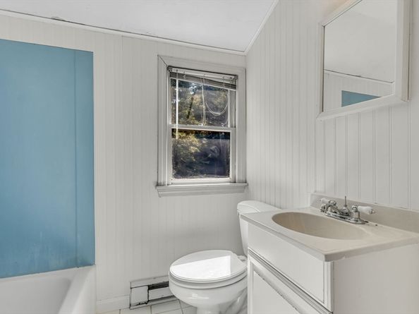 85 Fisher St, Medway MA 02053
