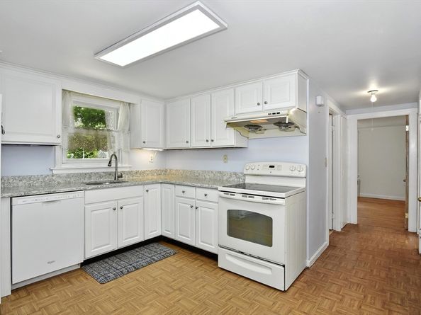 28 Norfolk Pl, Sharon MA 02067