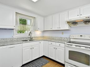 28 Norfolk Pl, Sharon MA 02067