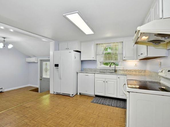 28 Norfolk Pl, Sharon MA 02067