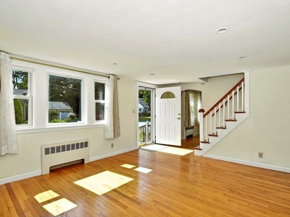 28 Norfolk Pl, Sharon MA 02067