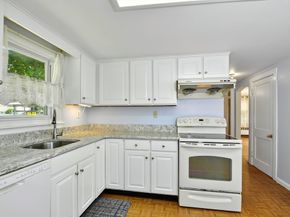 28 Norfolk Pl, Sharon MA 02067