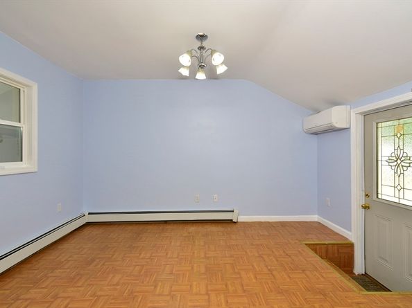 28 Norfolk Pl, Sharon MA 02067