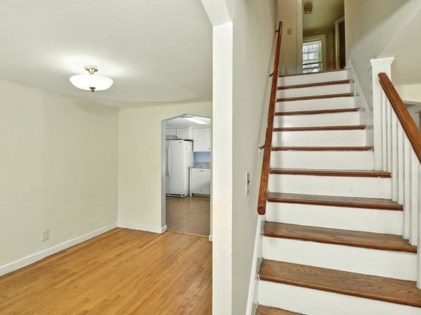 28 Norfolk Pl, Sharon MA 02067