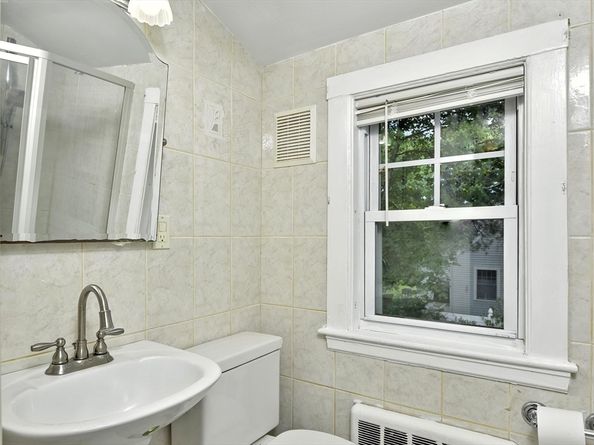 28 Norfolk Pl, Sharon MA 02067