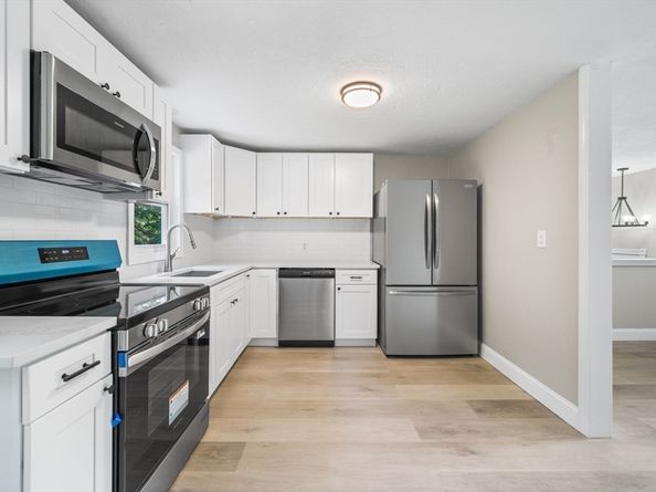 6 Brook St, Carver MA 02330