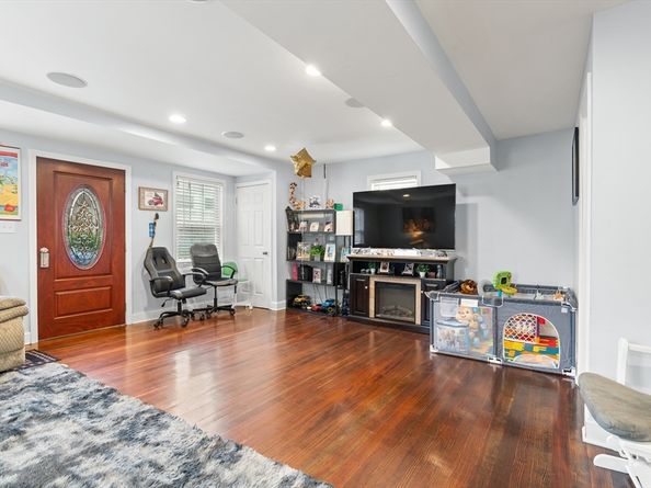 38-1/2 Ellsworth Rd, Peabody MA 01960