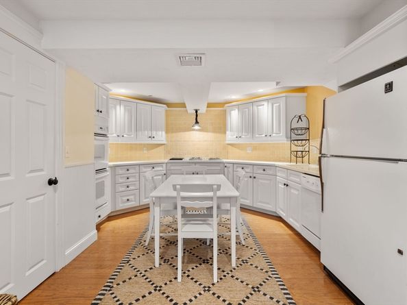 2 Country Way, Hopkinton MA 01748