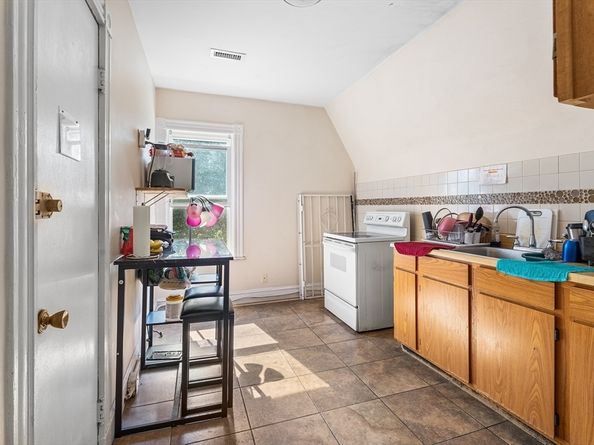 27 Brinsley St, Boston MA 02121