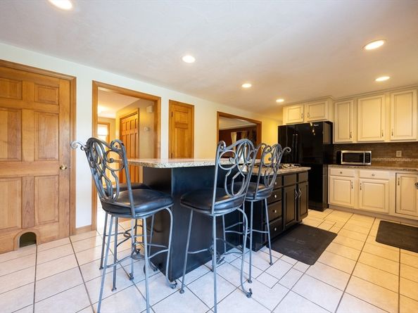 110 Cobblestone Lane, Bridgewater MA 02324