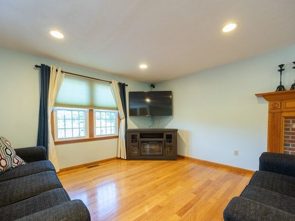 110 Cobblestone Lane, Bridgewater MA 02324
