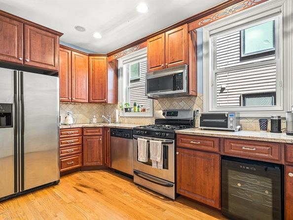 12 I St 1, Boston MA 02127