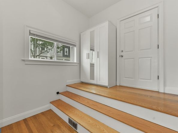 183 L St 1, Boston MA 02127