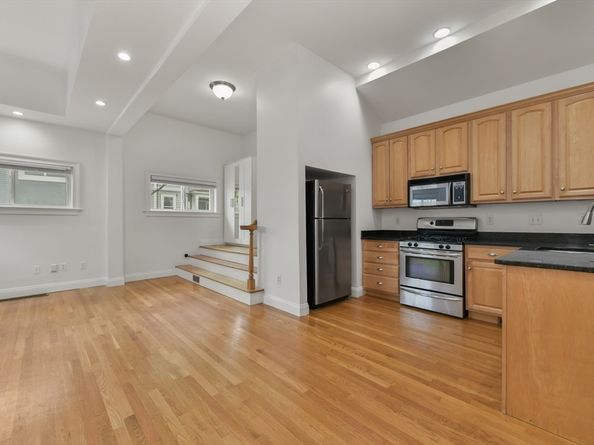 183 L St 1, Boston MA 02127