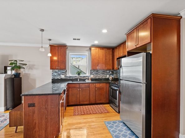 7 Fox St 1, Boston MA 02122