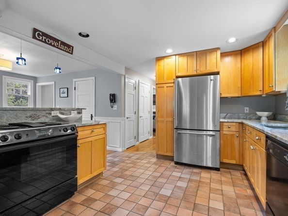 10 Carlida Rd, Groveland MA 01834
