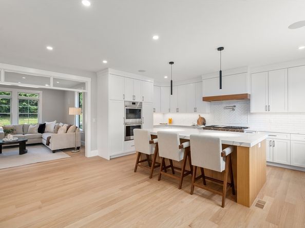 53 Crestview Rd, Belmont MA 02478