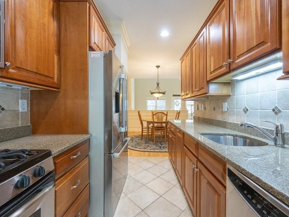 4 Lowell Dr 4, Hopkinton MA 01748