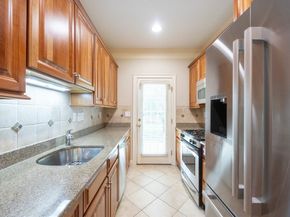 4 Lowell Dr 4, Hopkinton MA 01748