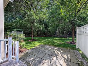 4 Lowell Dr 4, Hopkinton MA 01748
