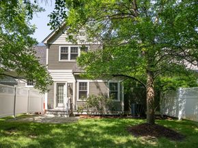 4 Lowell Dr 4, Hopkinton MA 01748