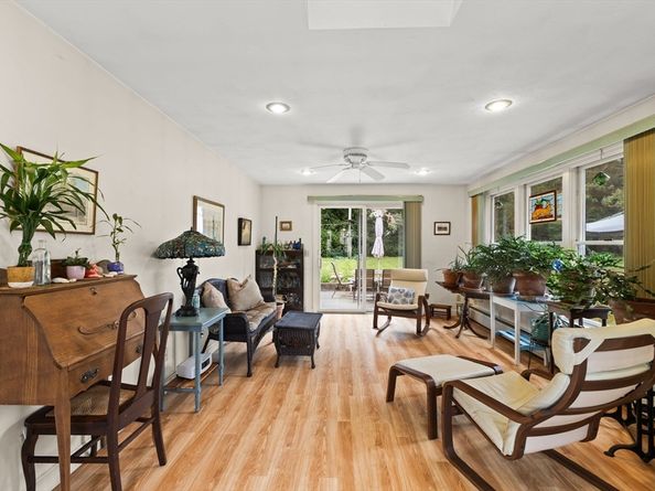 10 Gosnold St, Mattapoisett MA 02739