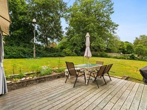 10 Gosnold St, Mattapoisett MA 02739