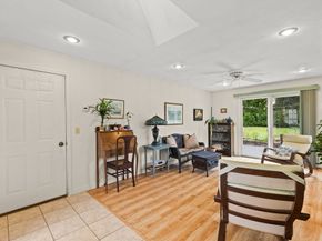 10 Gosnold St, Mattapoisett MA 02739