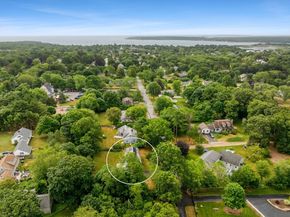 10 Gosnold St, Mattapoisett MA 02739
