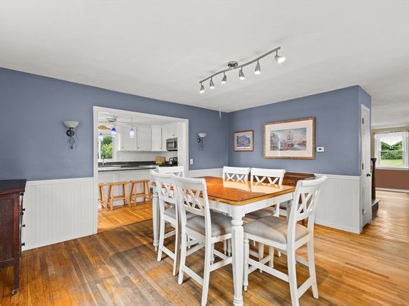 10 Gosnold St, Mattapoisett MA 02739