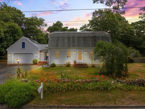 10 Gosnold St, Mattapoisett MA 02739
