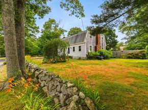 10 Gosnold St, Mattapoisett MA 02739