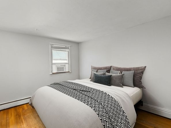 10 Gosnold St, Mattapoisett MA 02739