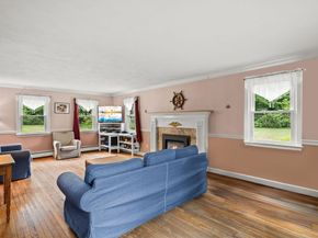10 Gosnold St, Mattapoisett MA 02739