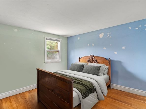 10 Gosnold St, Mattapoisett MA 02739