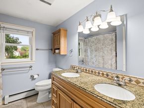 10 Gosnold St, Mattapoisett MA 02739